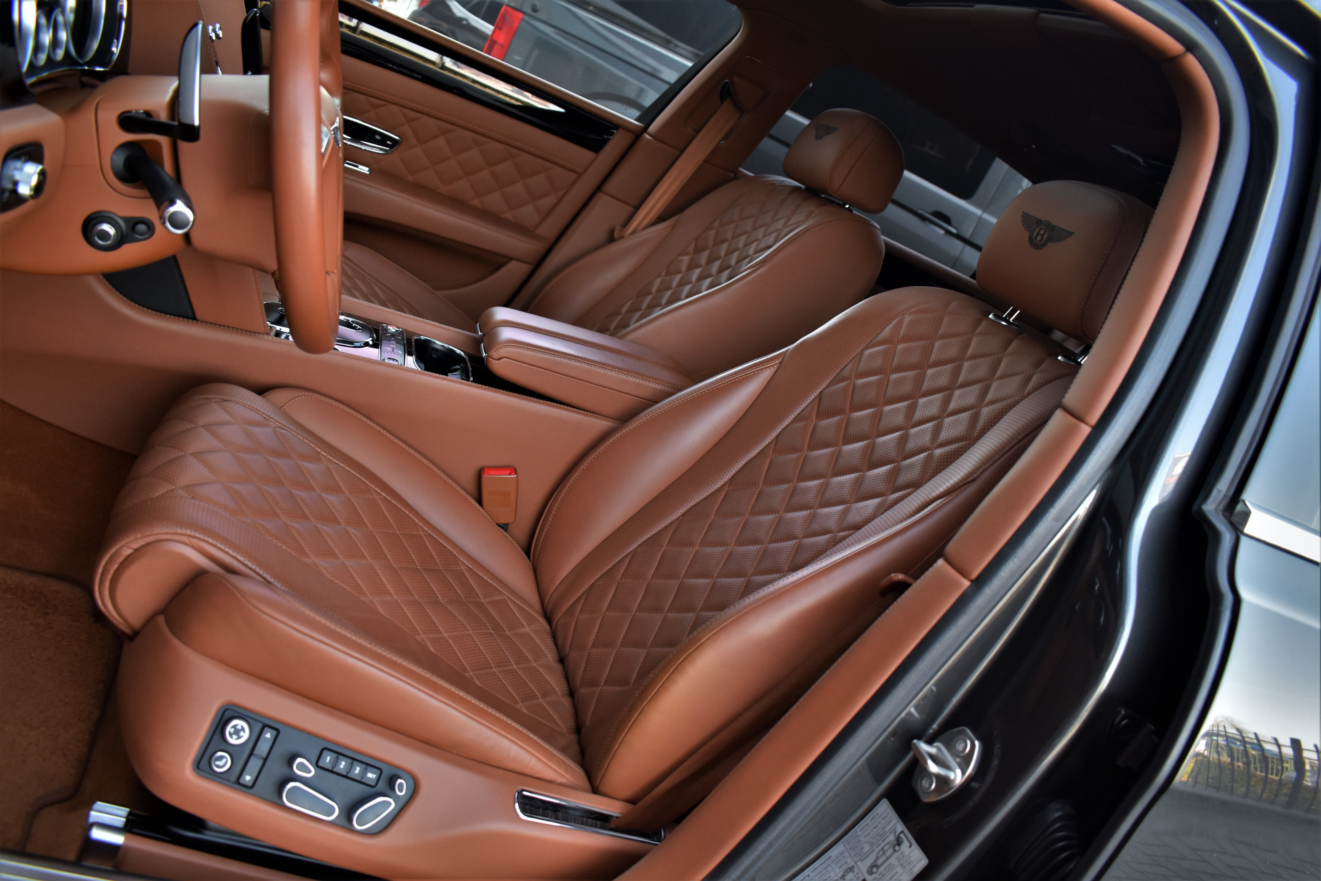 Bentley Flying Spur 4.0 V8 S 528pk Mulliner Dealer-OH – Foto 16