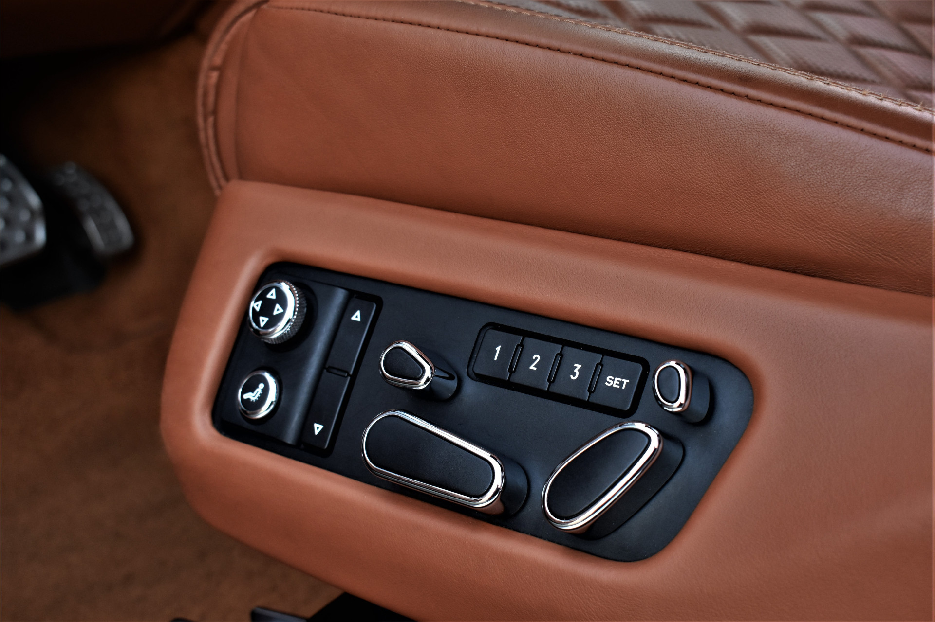 Bentley Flying Spur 4.0 V8 S 528pk Mulliner Dealer-OH – Foto 17