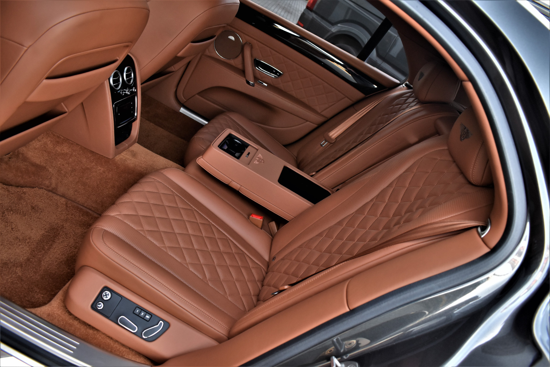 Bentley Flying Spur 4.0 V8 S 528pk Mulliner Dealer-OH – Foto 19