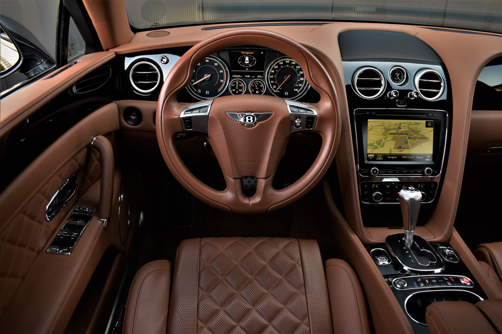 Bentley Flying Spur 4.0 V8 S 528pk Mulliner Dealer-OH – Foto 23