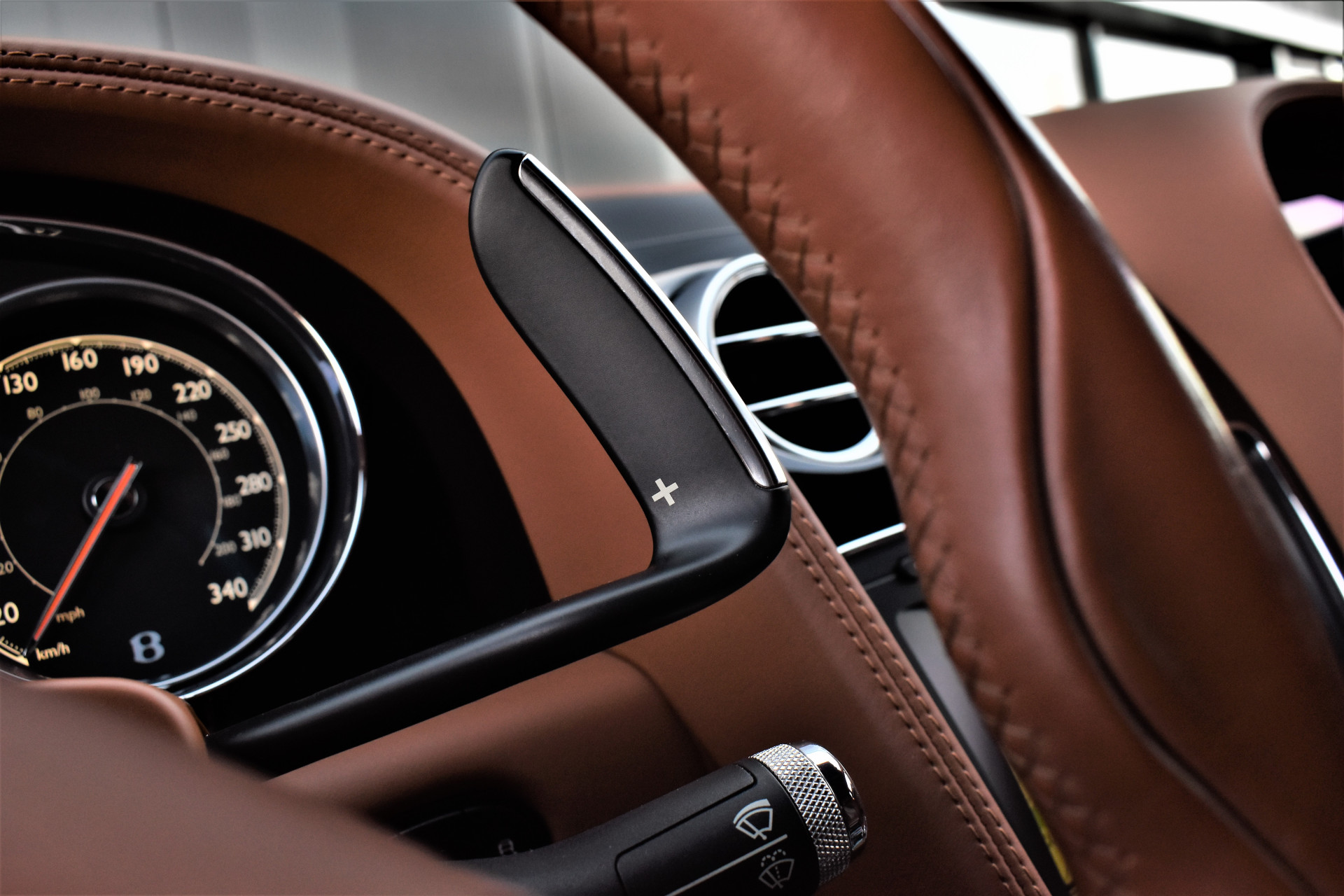 Bentley Flying Spur 4.0 V8 S 528pk Mulliner Dealer-OH – Foto 32