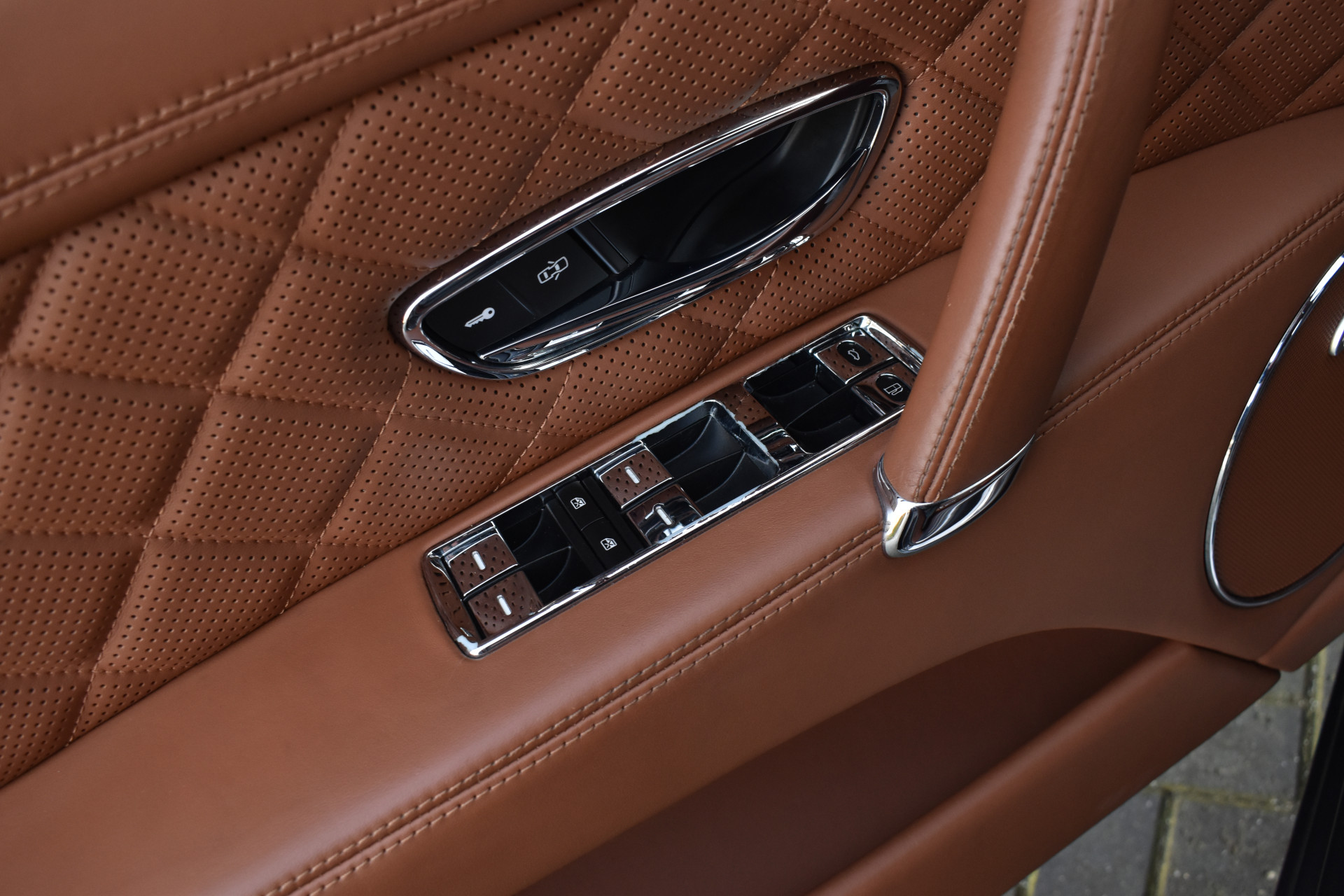 Bentley Flying Spur 4.0 V8 S 528pk Mulliner Dealer-OH – Foto 34