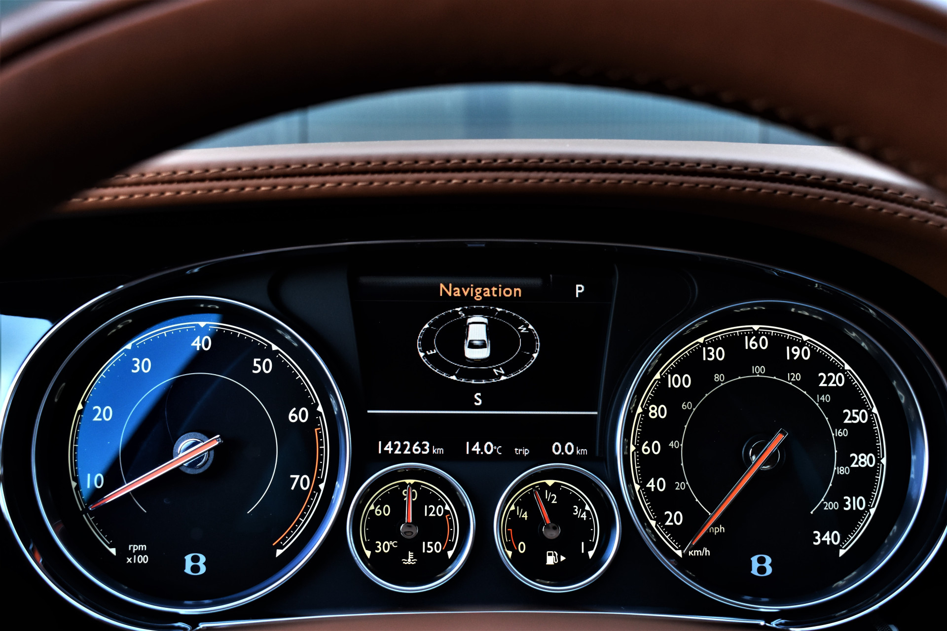 Bentley Flying Spur 4.0 V8 S 528pk Mulliner Dealer-OH – Foto 38