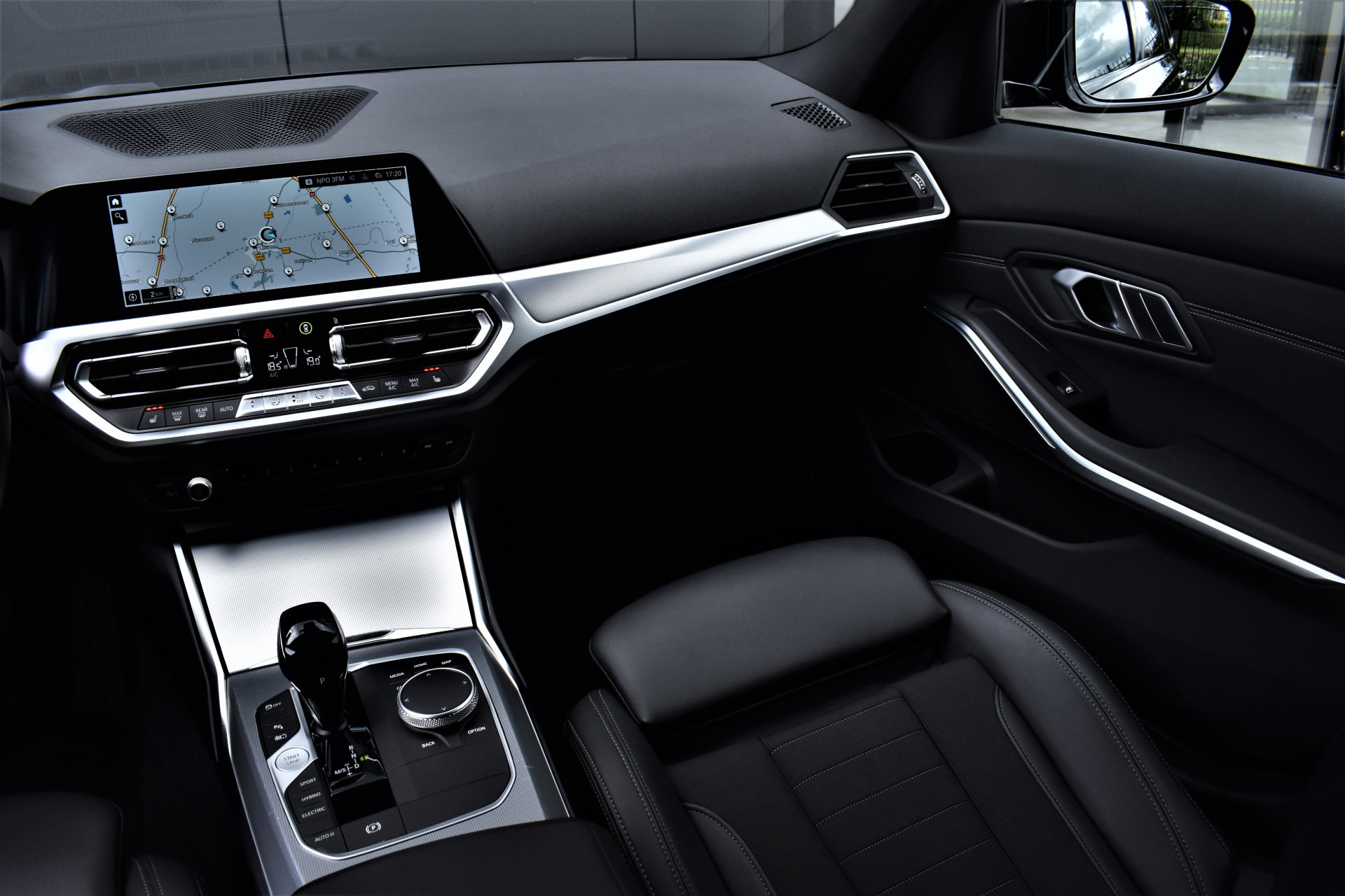 BMW 3 Serie Touring 330e 297pk Sport Line M-Interieur – Foto 17