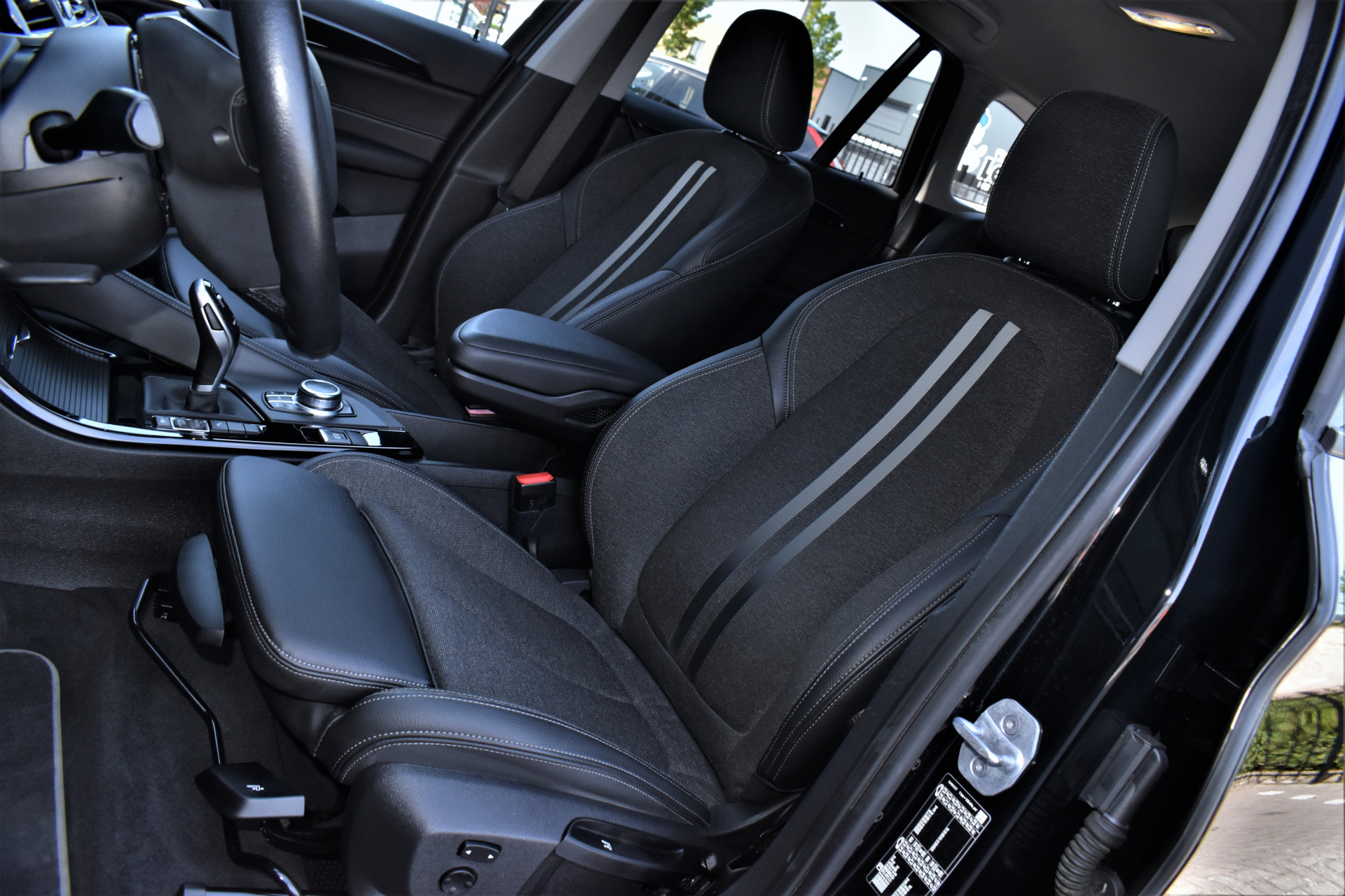 BMW X1 sDrive20i 179pk Automaat High Executive – Foto 2