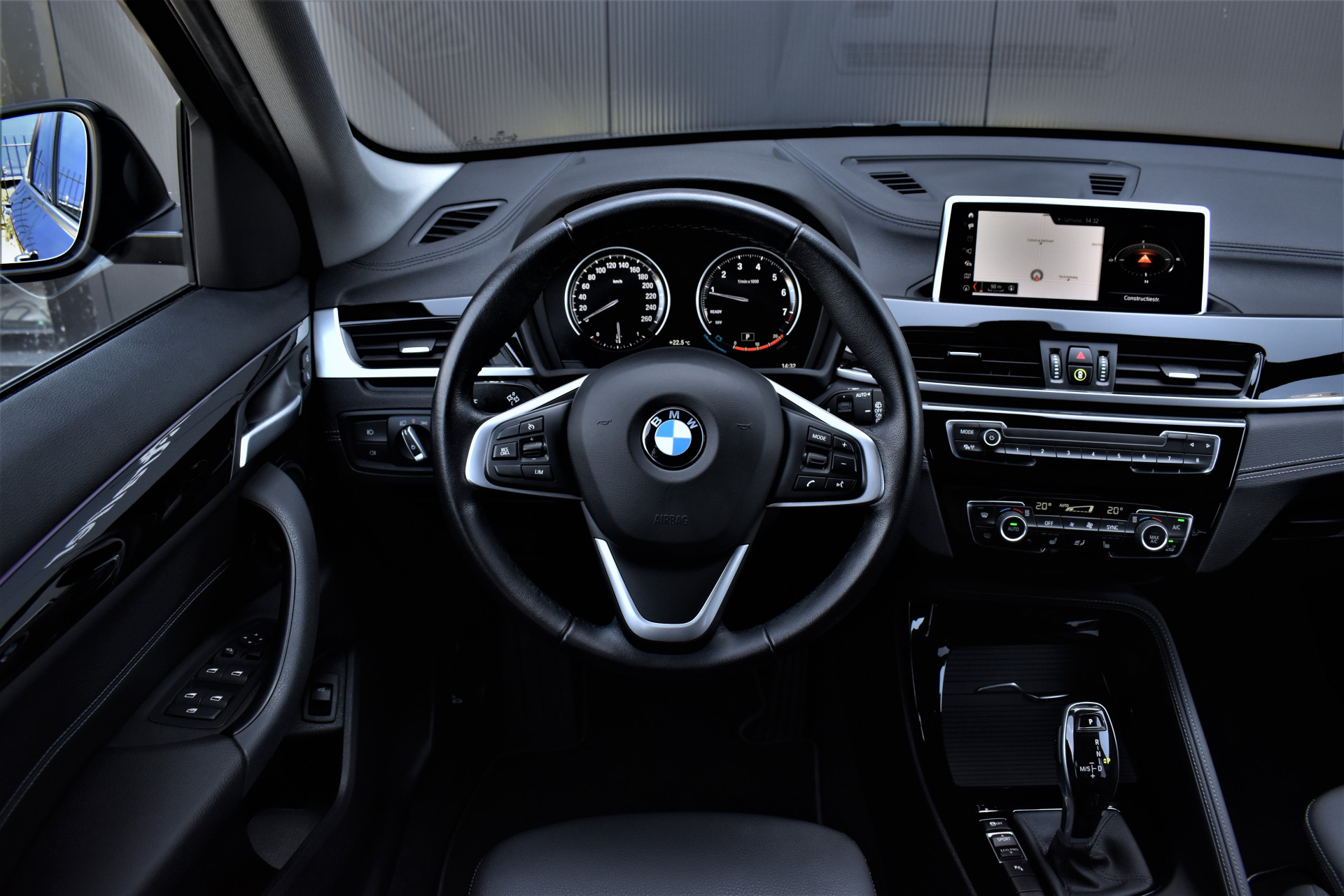 BMW X1 sDrive20i 179pk Automaat High Executive – Foto 3