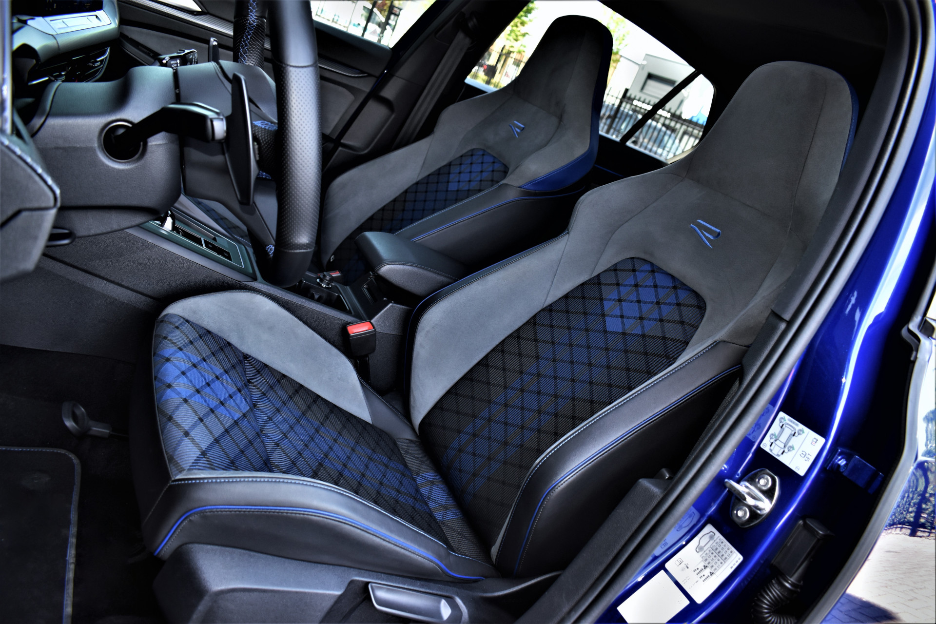 Volkswagen Golf 2.0 TSI R 320pk Automaat 4Motion – Foto 2